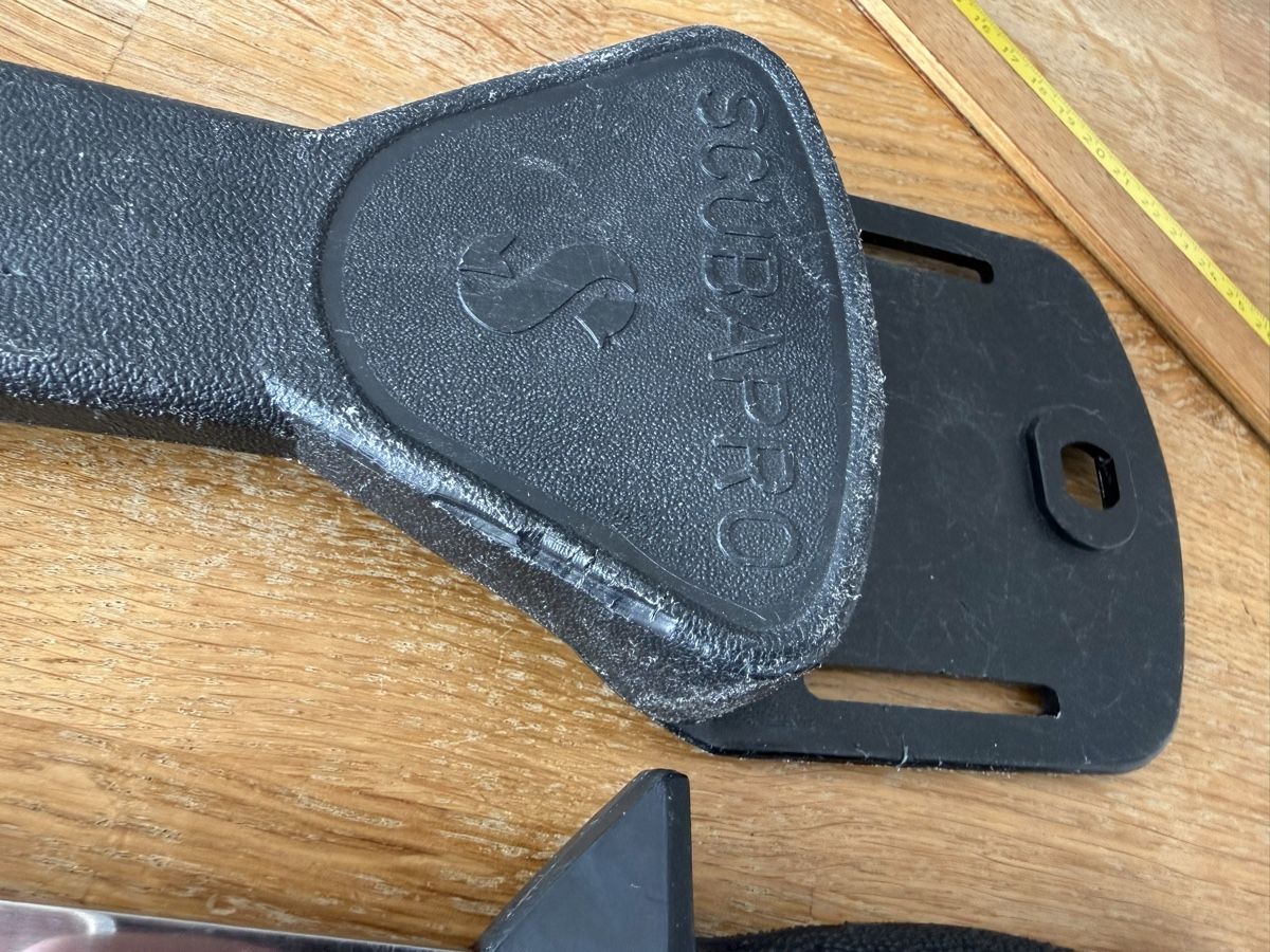 Scubapro Altro per Immersioni: Altes Tauchmesser Scubapro mit Scheide – Usato da Goldach venduto da Messerguru 6