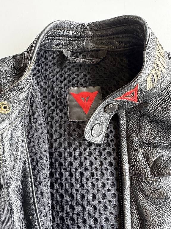 Dainese Giacche: Blouson moto en cuir – Usato da Bellevue venduto da belakali 3