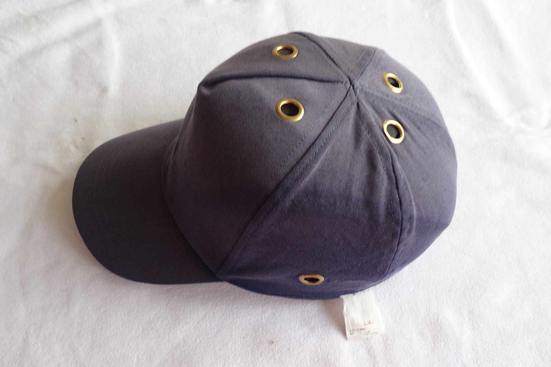 Copricapi, berretti & cappellini: Mütze mit Schale innen ca. Gr. 55-56 – Usato da Strengelbach venduto da schmetterling20