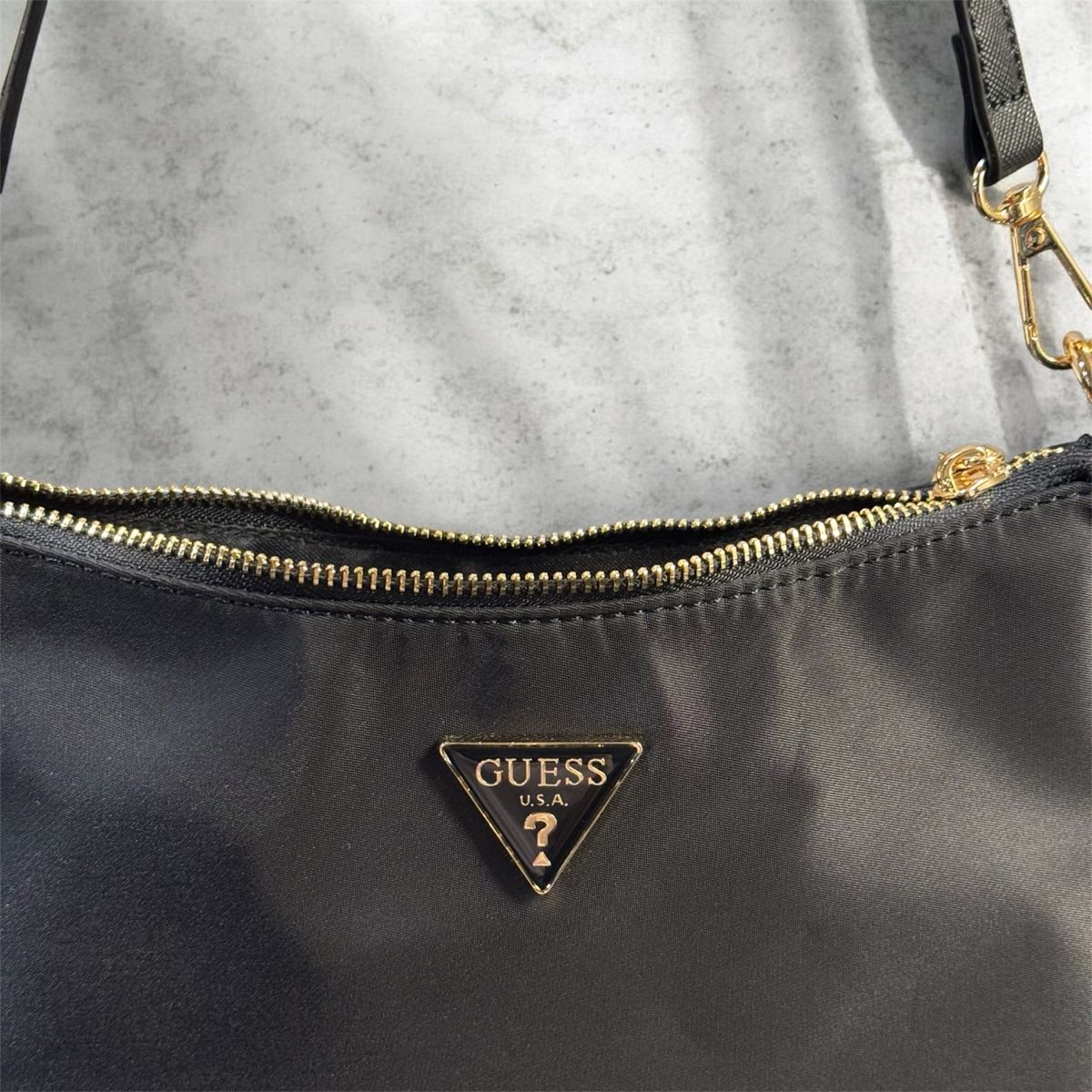 Guess Sacs femmes: Sac à main Guess – Neuf avec emballage d'origine à Châtel-St-Denis par Montclair_Swiss 6