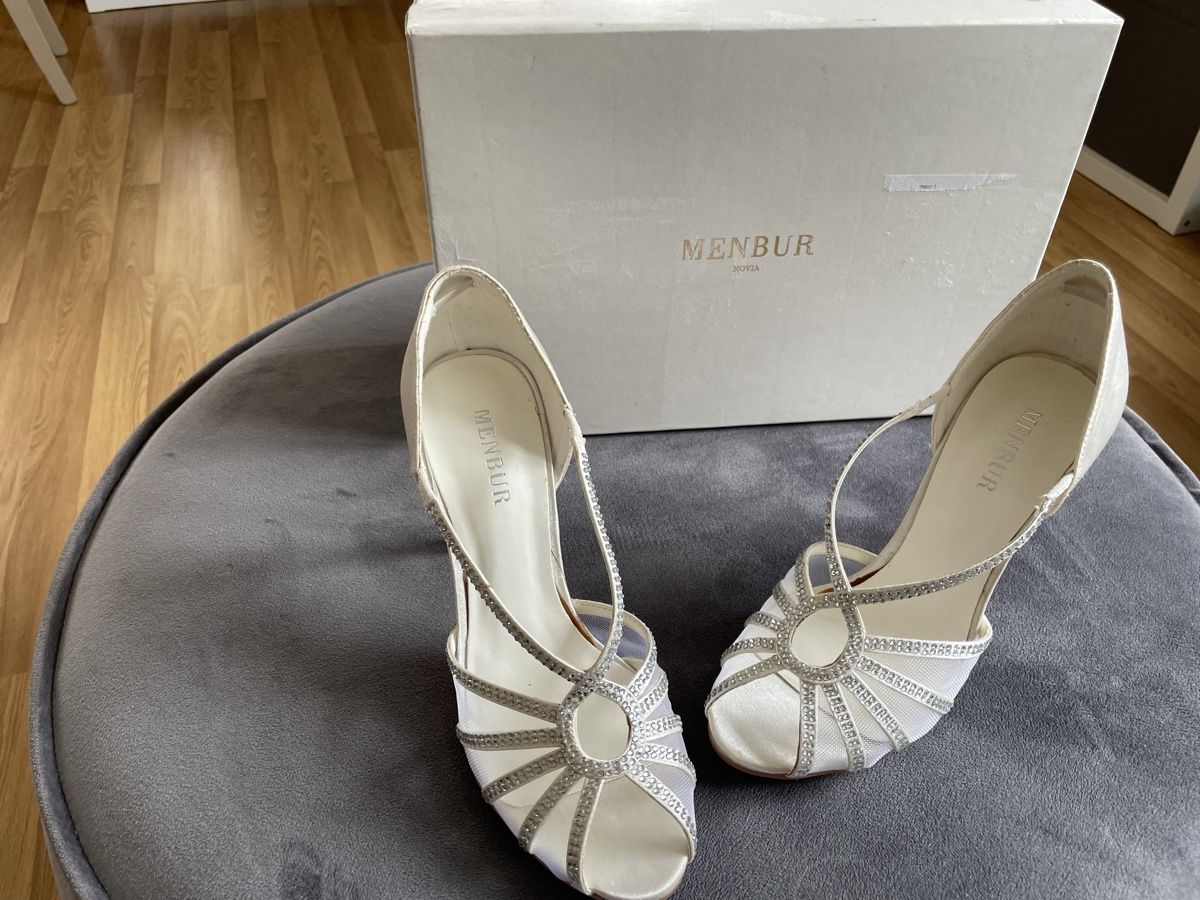Scarpe da donna: Brautschuhe Menbur Gr. 36 – Nuovo (secondo la descrizione) da St. Gallen venduto da MagyLena82
