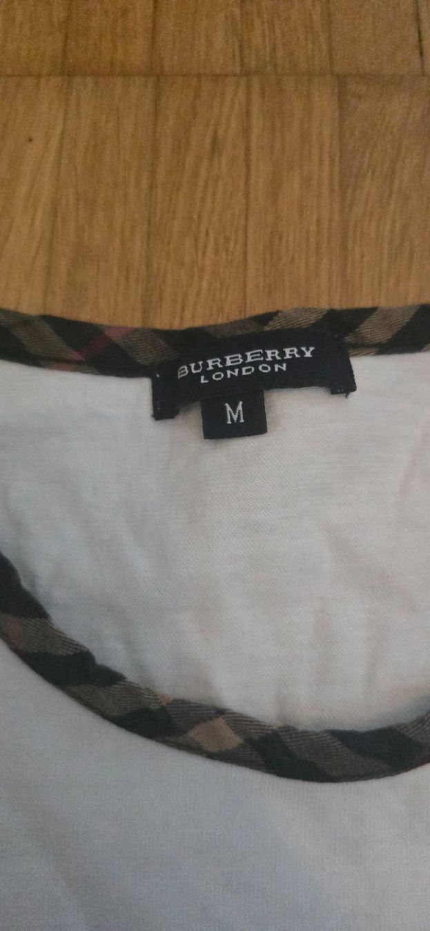 Burberry T-shirts: Burberry t shirt – D'occasion à Oberglatt ZH par ros_w89m