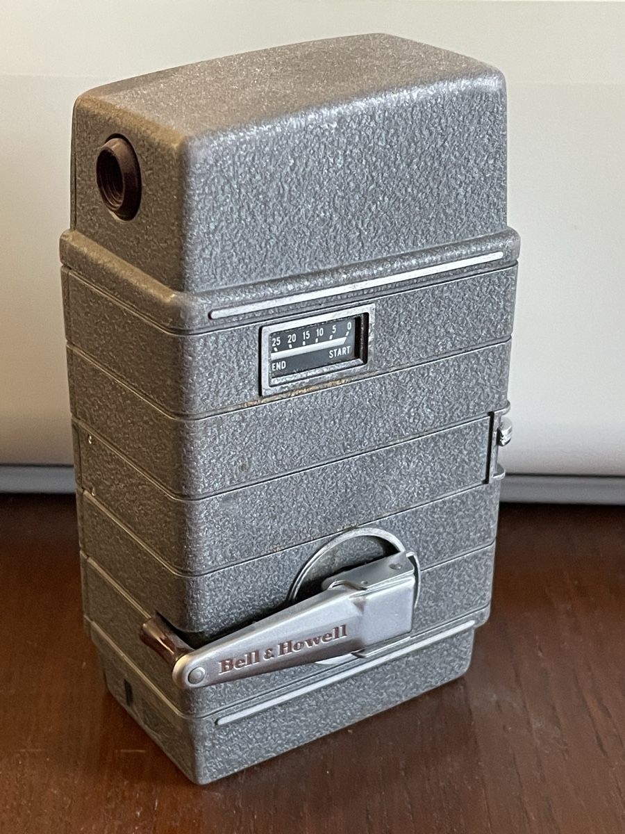 Fotocamera: Bell&Howell two twenty  – Usato da Oftringen venduto da Jradioman 1