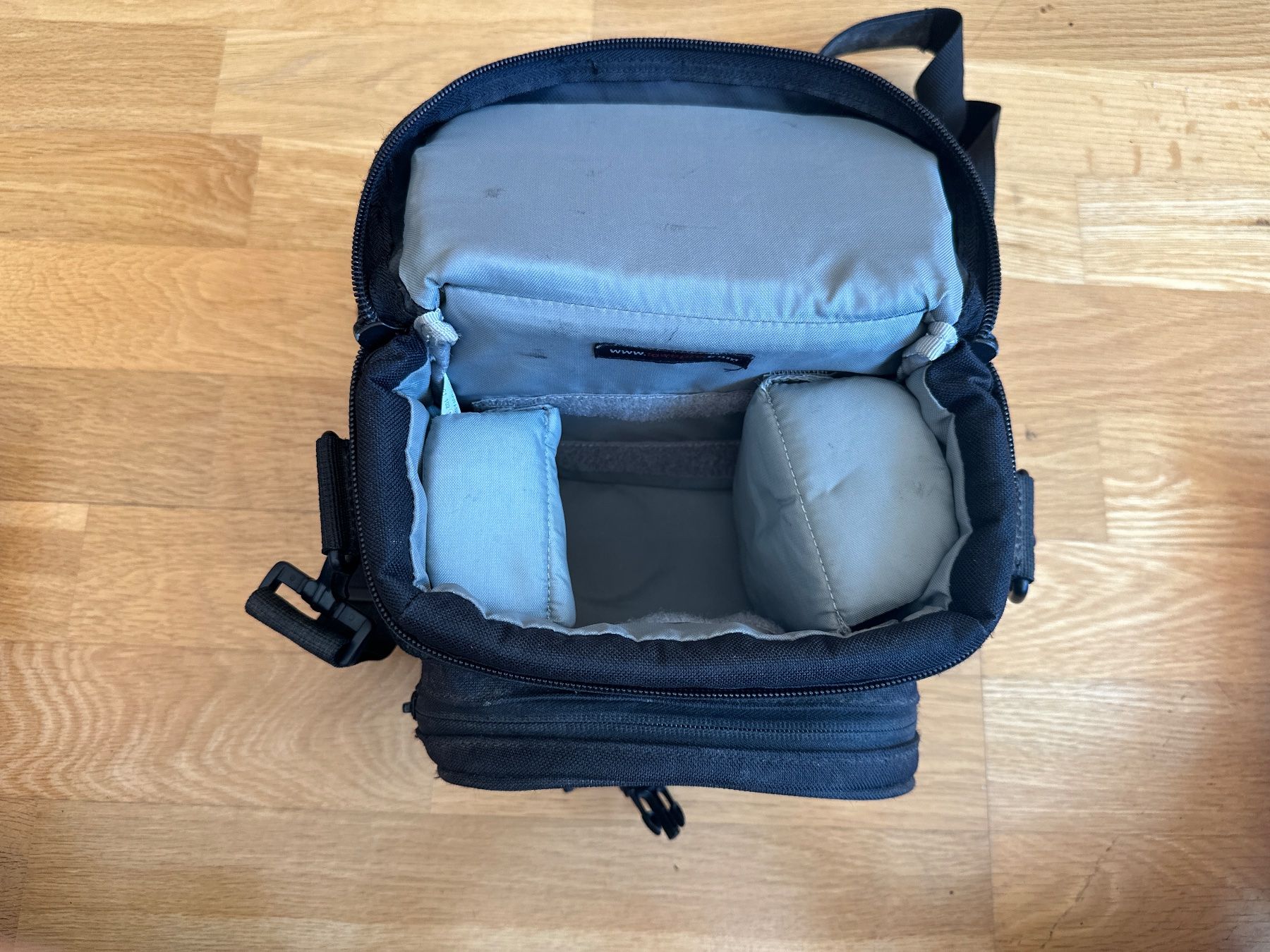 Lowepro Borse: Lowepro Kameratasche EX 140 – Usato da Bern venduto da Laura_E 4