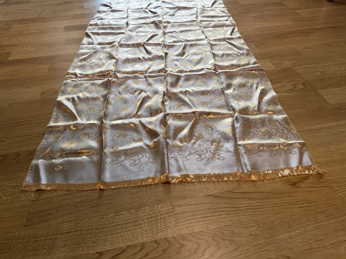 Foulard & Sciarpe: Edler Schal / Tuch gemustert, neuwertig – Nuovo (secondo la descrizione) da Rapperswil SG venduto da Boadioz 1