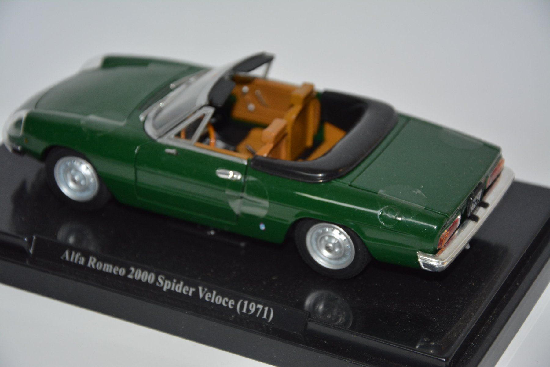 Alfa Romeo Modellini d'auto: Alfa Romeo Spider 2000 Veloce 1971 , 1:24 – Usato da Goldach venduto da Feivel9 6