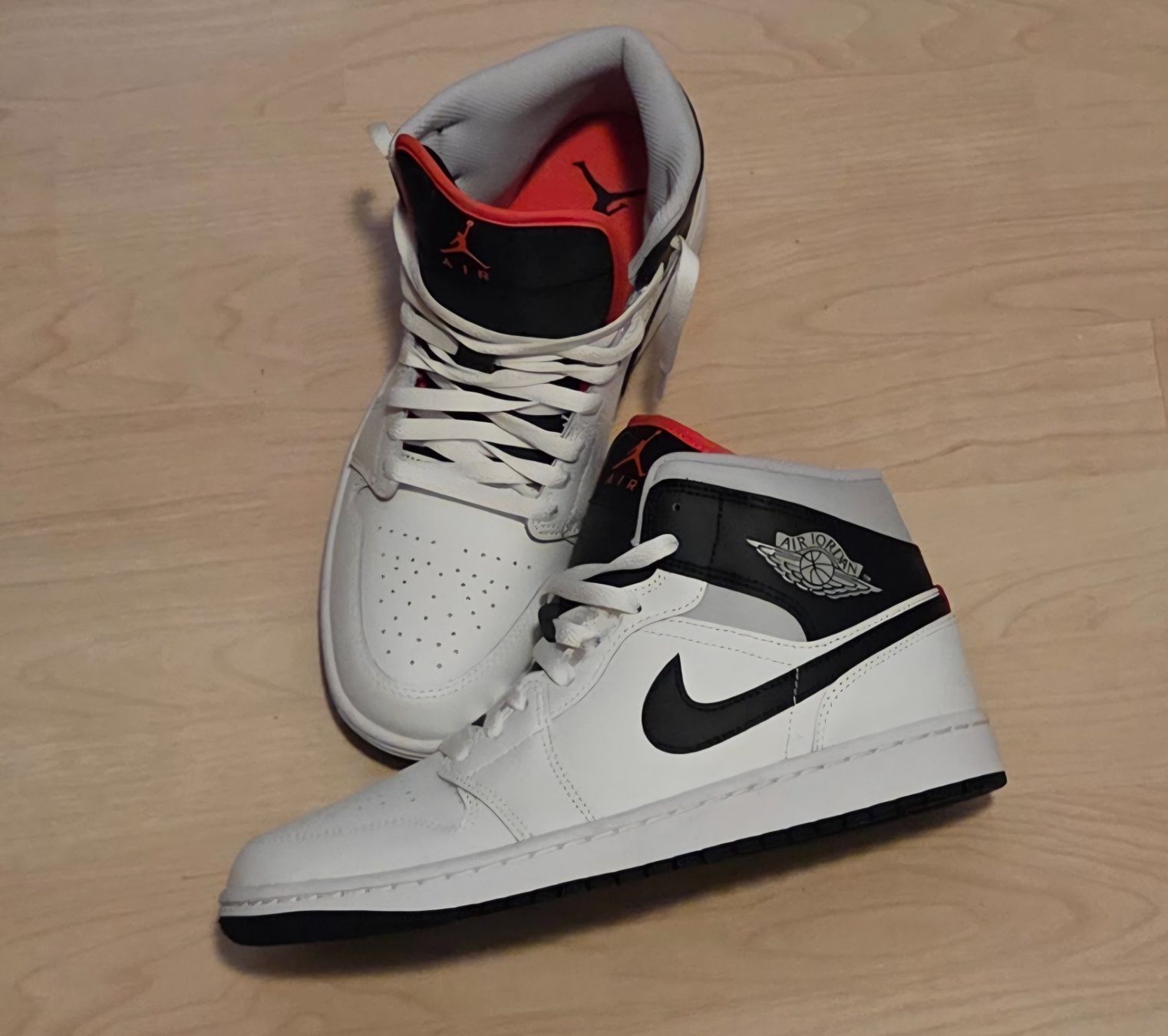 Jordan Herrenschuhe: Air Jordan 1 Mid – Neu (gemäss Beschreibung) aus Rothenthurm von nbds 2