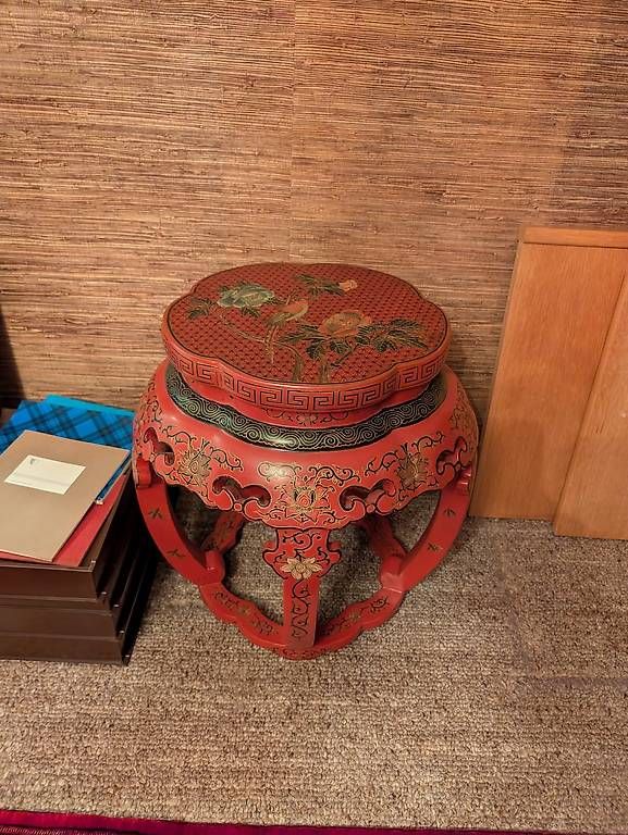 Sgabelli: Roter chinesischer Hocker – Usato da Brügg BE venduto da lari07