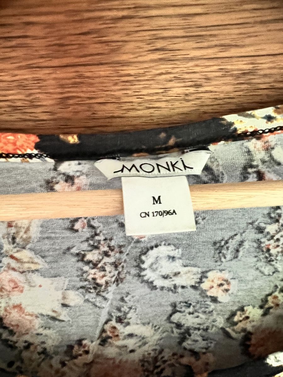 Monki T-shirt: Crop Shirt, Grösse M, Blumenmuster, – Usato da Zürich venduto da len_2rmp 2