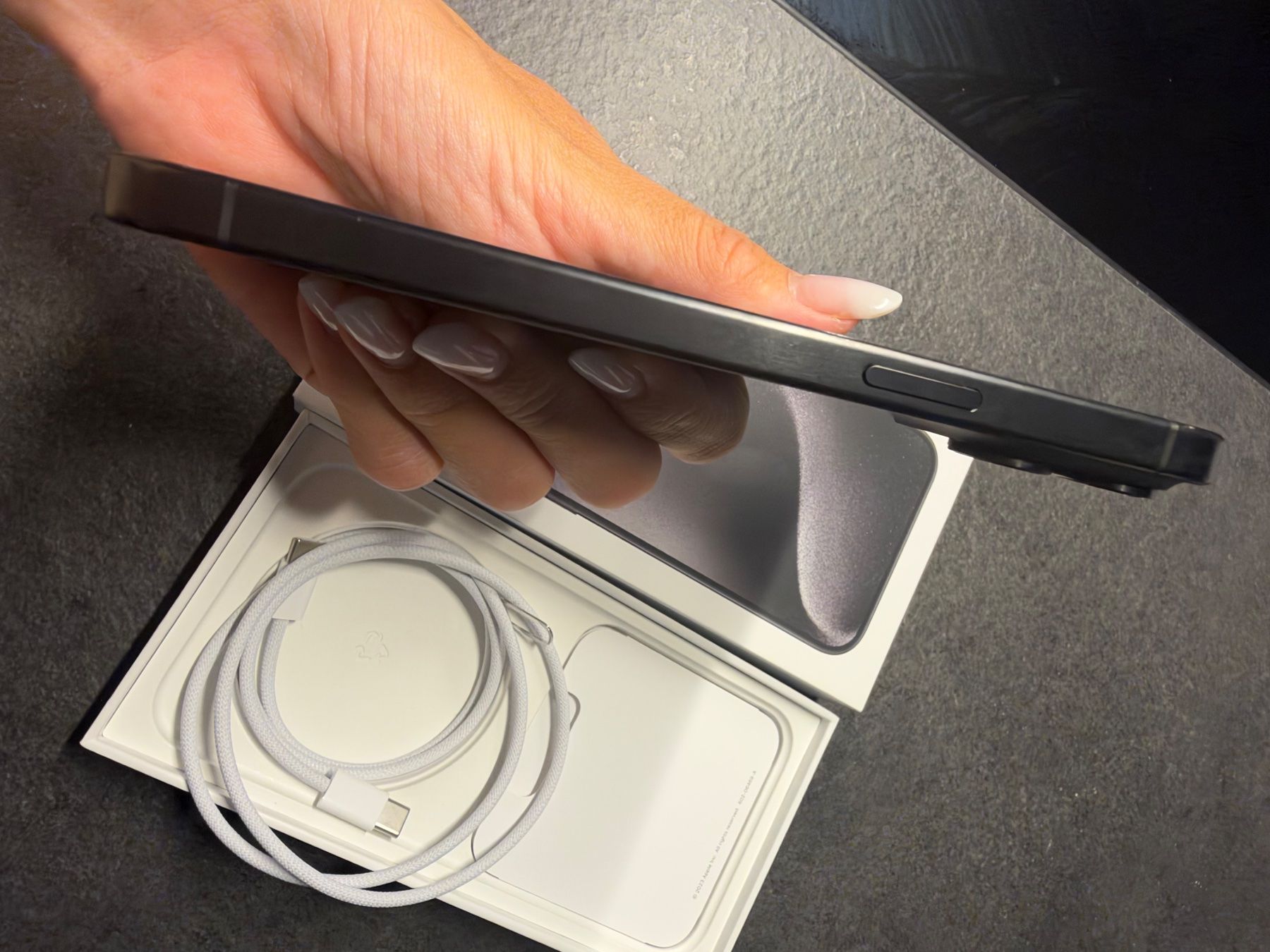 Apple Telefoni cellulari / Smartphones: Apple iPhone 15 Pro Max (gebraucht) – Usato da Riehen venduto da dubravkaV 5