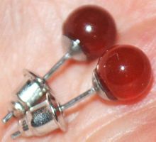 Ohrringe L-8507 – Roter Achat Kugel 6mm 1 Paar