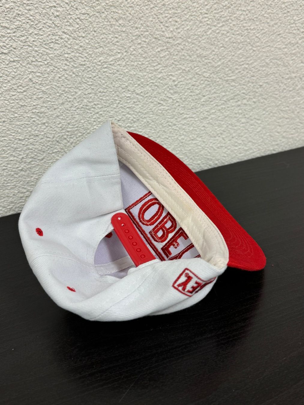 Chapeaux, bonnets & casquettes: OBEY Snapback Cap rot/weiss – D'occasion à Ostermundigen par Vangiolillo 3