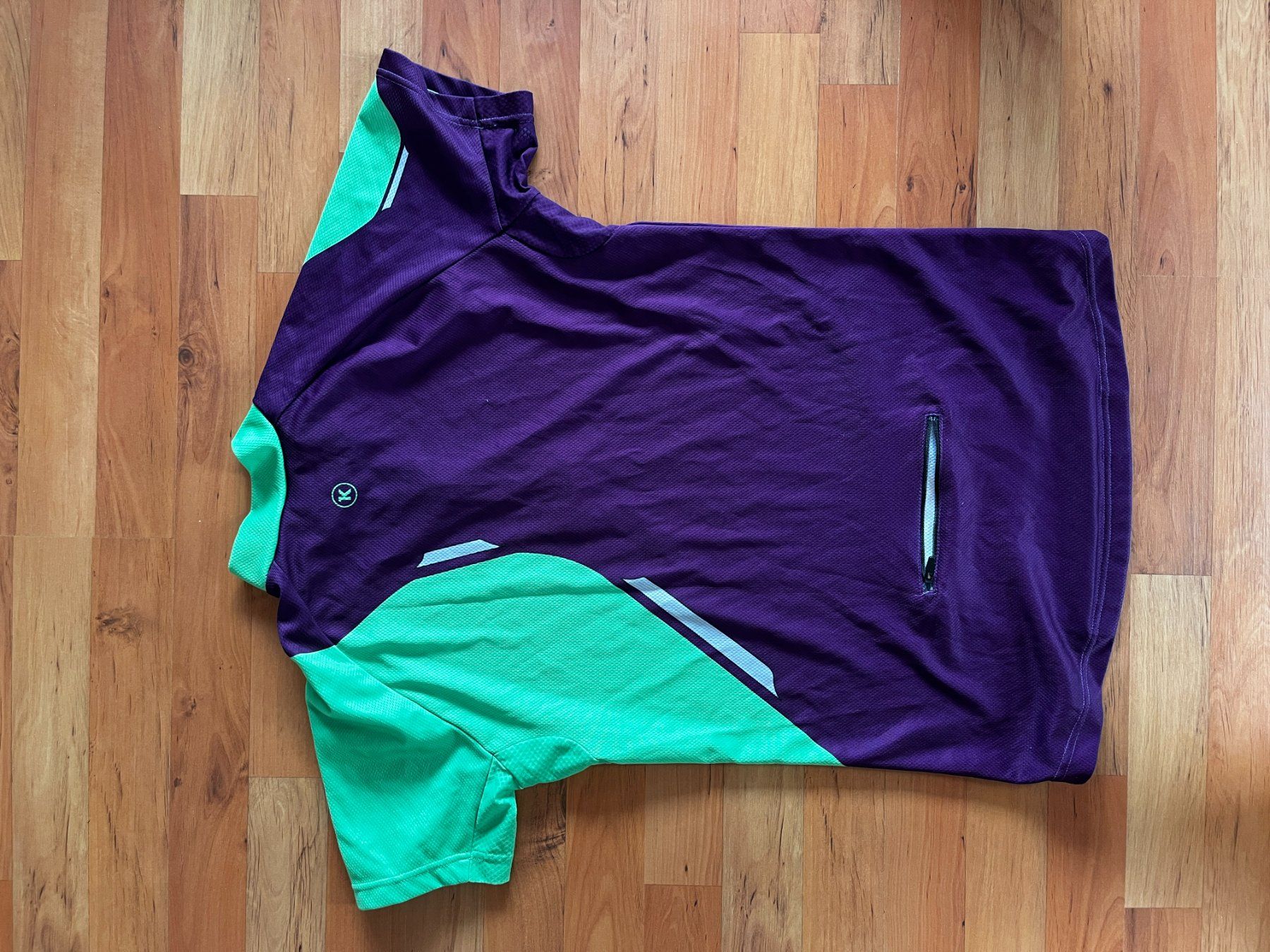 Leibchen & Hosen: Fahrrad Shirt – Gebraucht aus Seuzach von anina.k 1