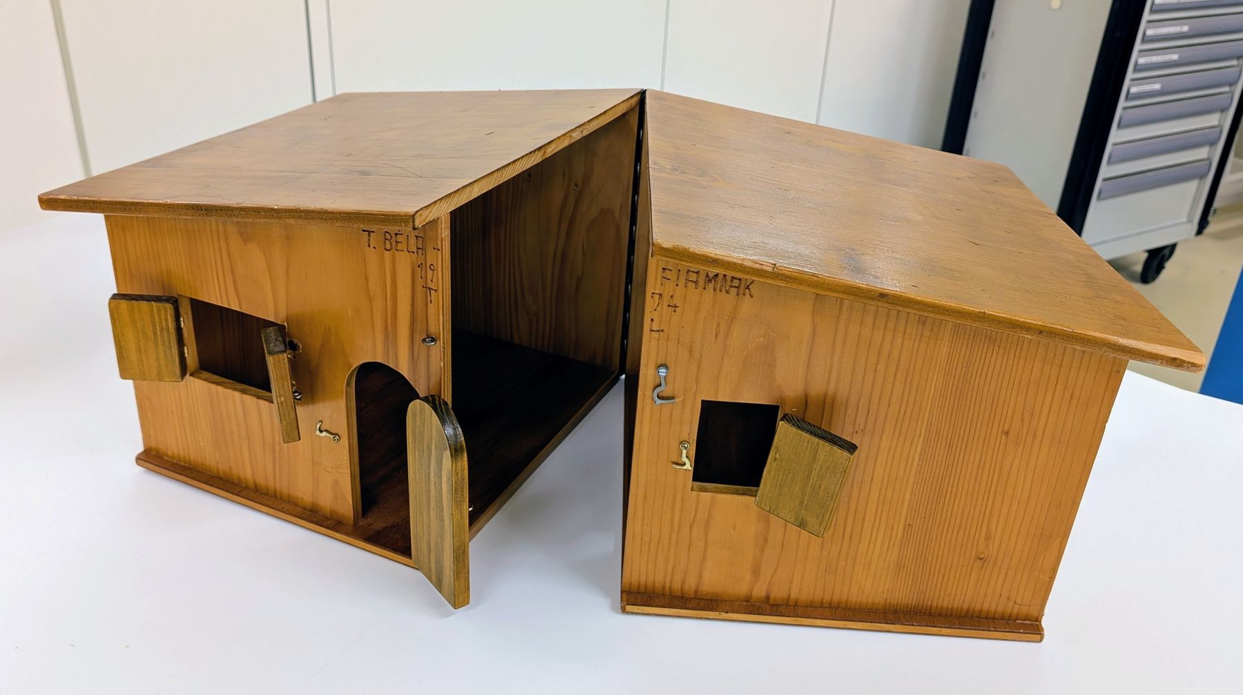 Case e mobili per bambole: Puppenhaus aus Holz – Usato da Obfelden venduto da Mandifera 3
