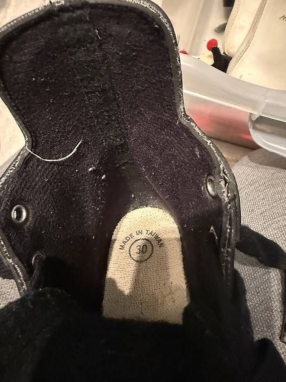 Pattini da ghiaccio: Patins de hockey taille 30 – Usato da Val d'Illiez venduto da sabesabe66 1