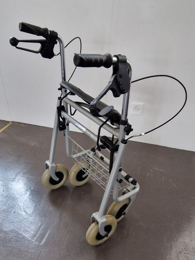 Gehhilfen: Rollator Farbe Grau Nr. 2 – Gebraucht aus Niederbipp von Trude04 5