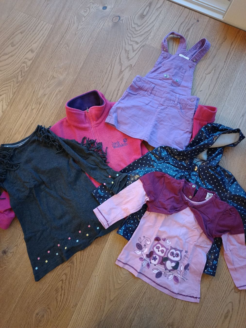 Lotti & Set di vestiti: Kleiderset Mädchen Gr.92-104 – Usato da Bremgarten b. Bern venduto da Joyan84