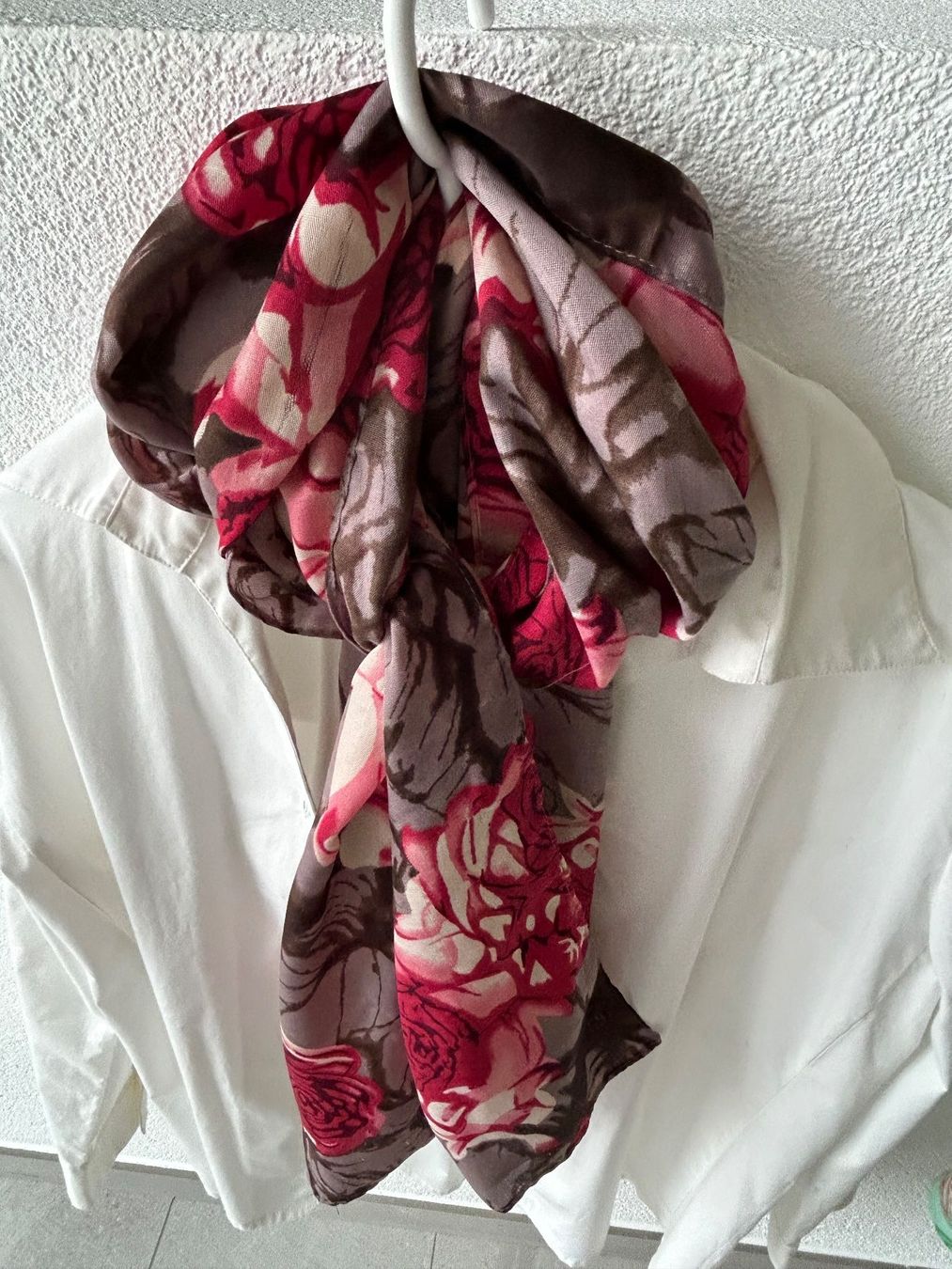 Foulard & Sciarpe: wunderschöner Schal mit Rosenmotiv – Nuovo (secondo la descrizione) da Eschenz venduto da glaro14 2