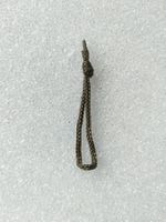 Schnurstück zusammengebunden