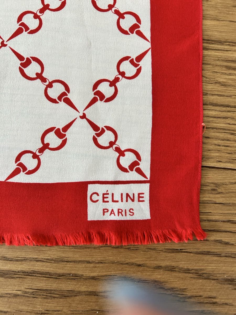 Celine Foulard & Sciarpe: Écharpe en soie Céline vintage  – Usato da Lully VD venduto da Garance040 2