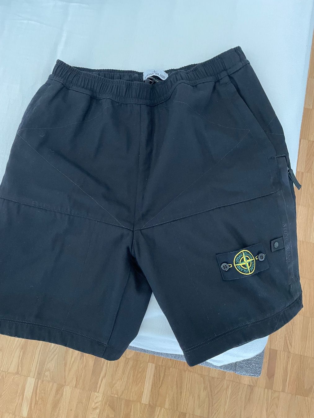 Stone Island Pantaloni: Stone Island Cargo Shorts  Gr. 33 Medium.Neu – Nuovo e nell'imballaggio originale da Basel venduto da zan_kv8p