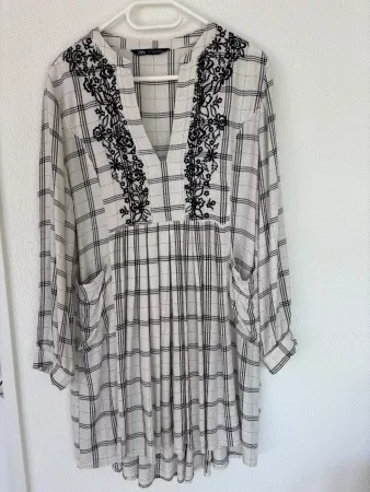 Hübsches Kleid, 100 % Viskose