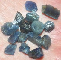 Mineralien Set L-2158 – Blauer Saphir 4-8mm – 15 Stück