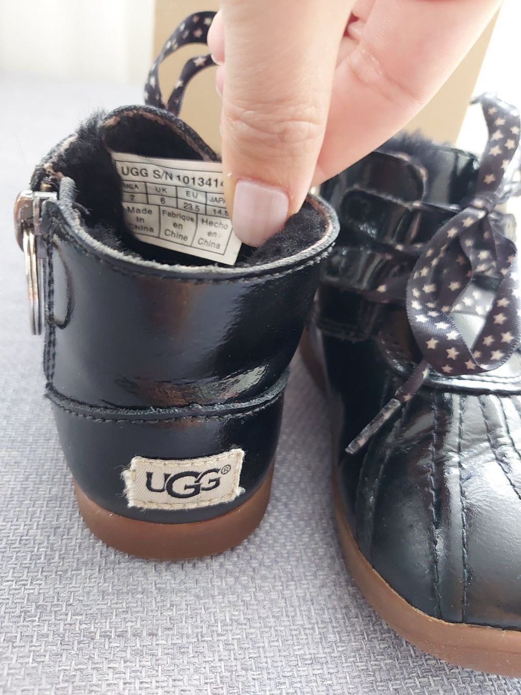 Ugg Schuhe für Mädchen: Schwarze UGG Halbschuhe Gr. 23½ / 23.5 – Gebraucht aus Flims Dorf von Truemorish 5