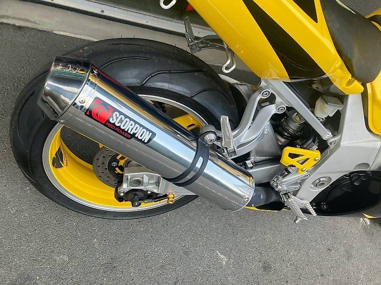 Suzuki Strada: Suzuki GSX-R 750 ab Service und MFK. Neuwertig. Top Zustand. – Usato da Ringgenberg BE venduto da aoulouz10 3
