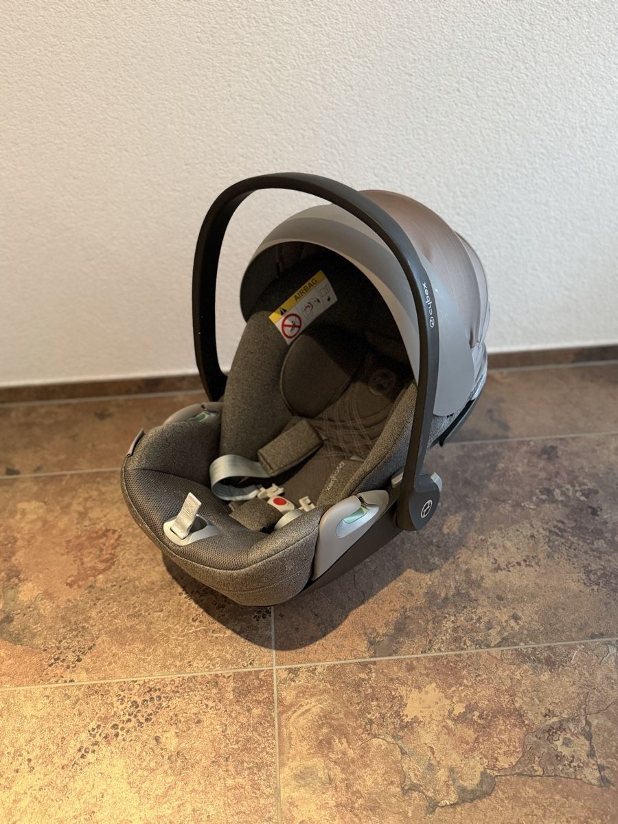 Cybex Seggiolini per auto: Cybex Babyschale mit Isofixstation – Usato da Mauren venduto da Sascha_M