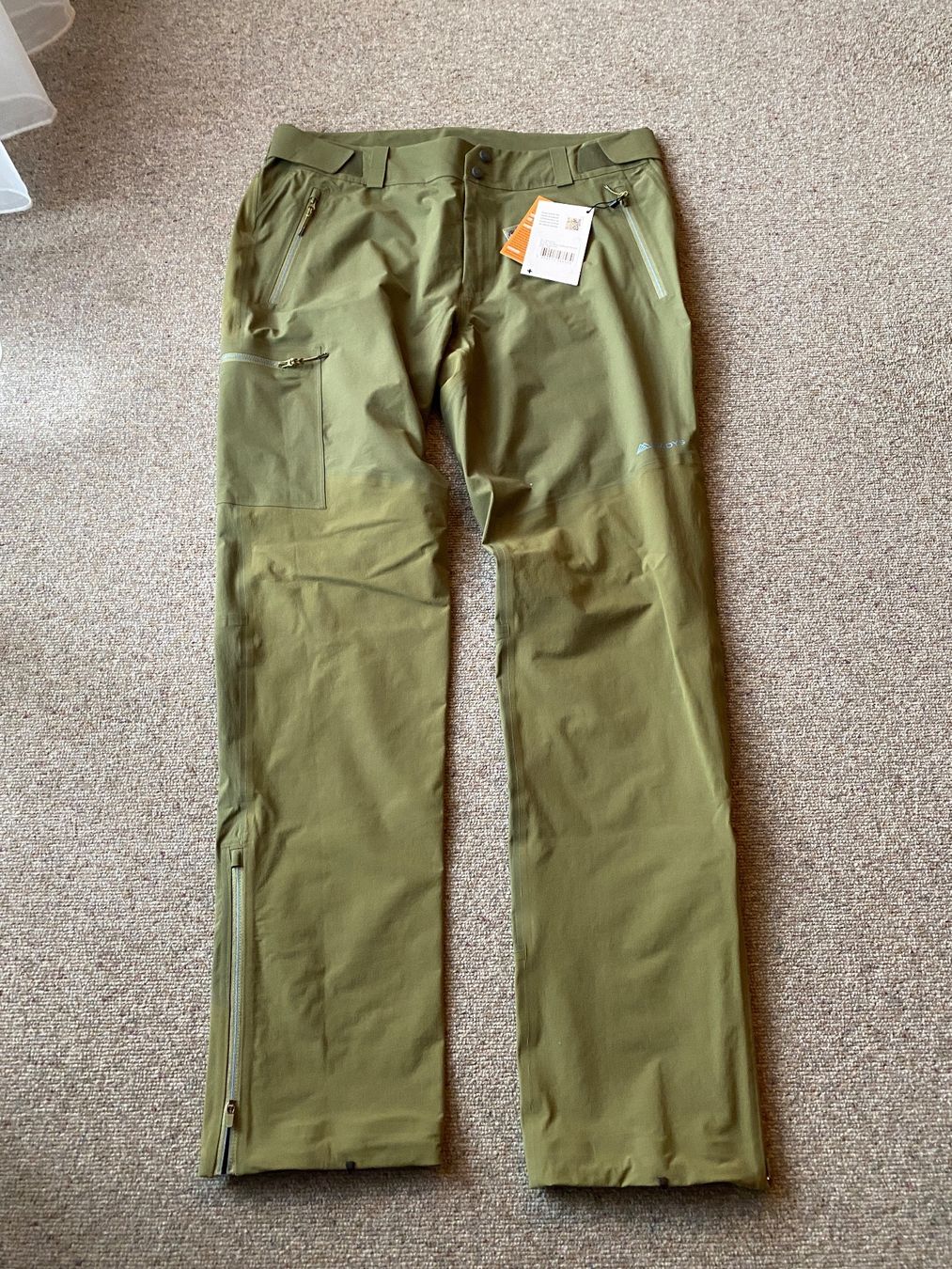 Radys Pantaloni: Neue Radys R2 Alpine Softshell Pants Herren, Gr. 54, avocado – Nuovo e nell'imballaggio originale da Thun venduto da dane_pao 1