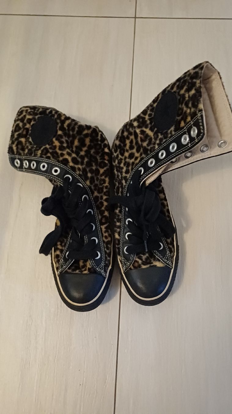Converse Scarpe da uomo: Converse All Stars Chuck Taylor – Usato da Bex venduto da Sakito