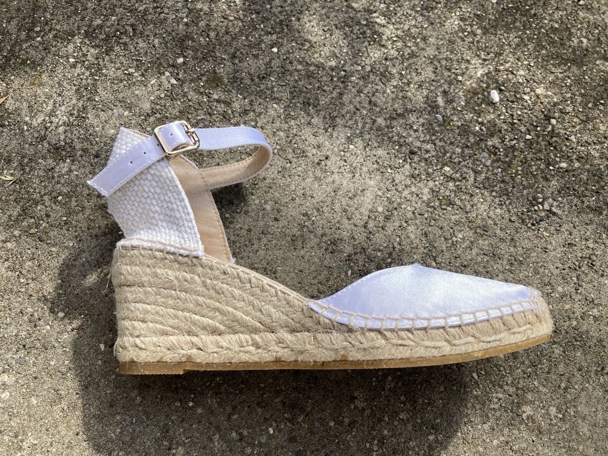 Scarpe da donna: Weisse Sommer Espadrilles Keilabsatz Gr. 39 – Nuovo e nell'imballaggio originale da Niedergösgen venduto da Eden07 1