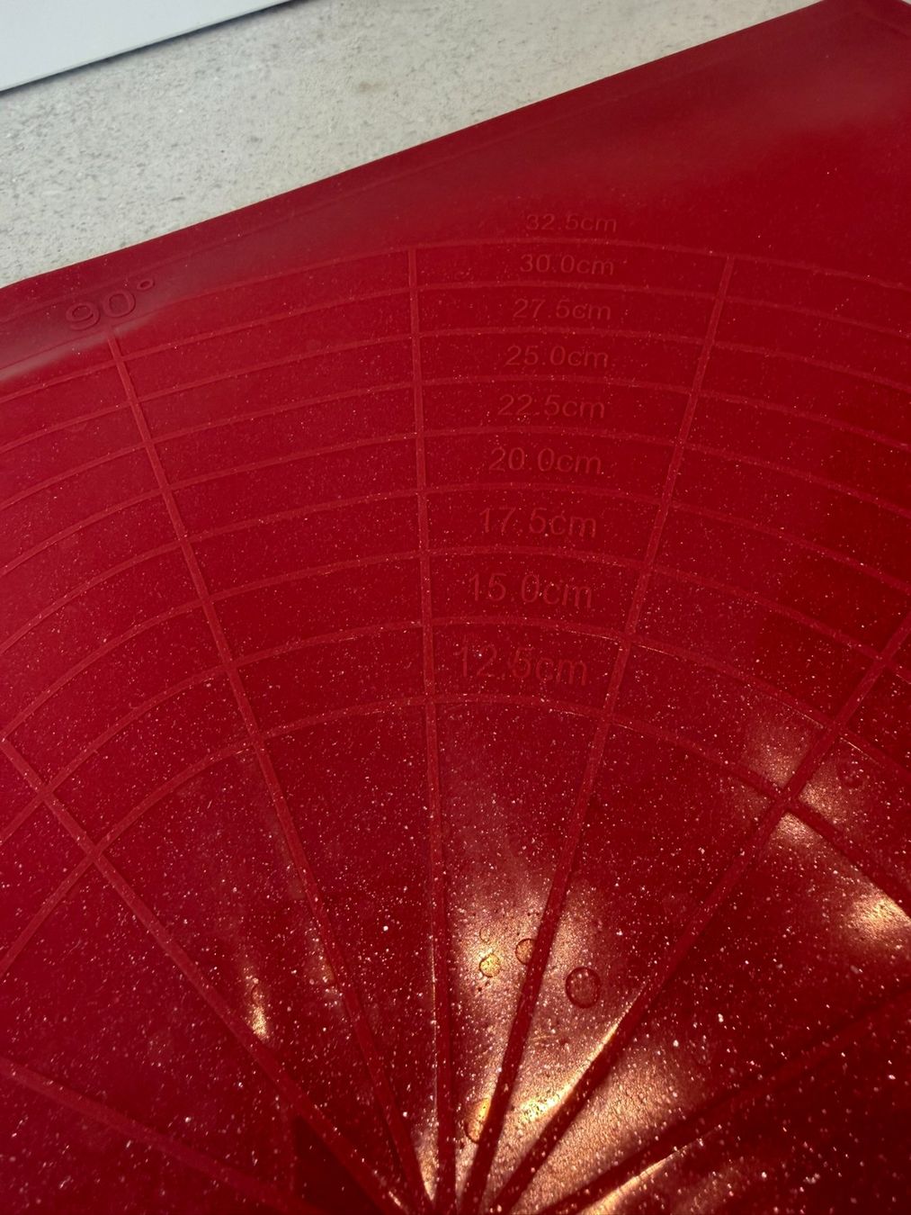 Elettrodomestici da cucina: Silikon-Backmatte rot mit Massskala (32.5cm) – Usato da Aarau Rohr venduto da HappyKoala 1