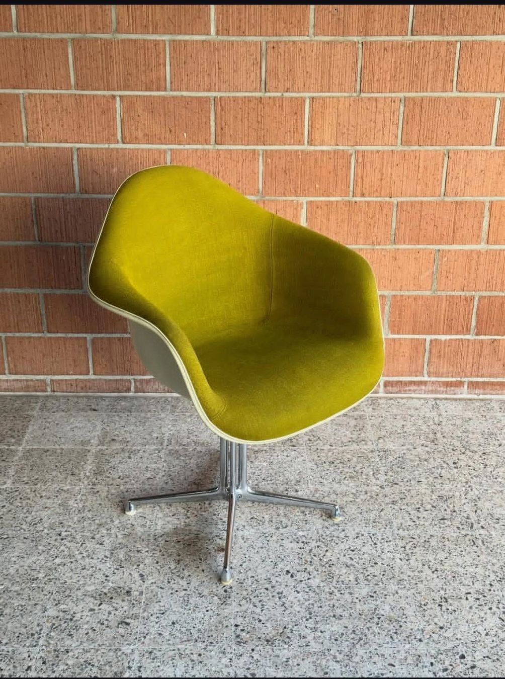 Eames Sedie: Eames Chair DAL Lafonda – Usato da Biel/Bienne venduto da la.vintage.therapie 1