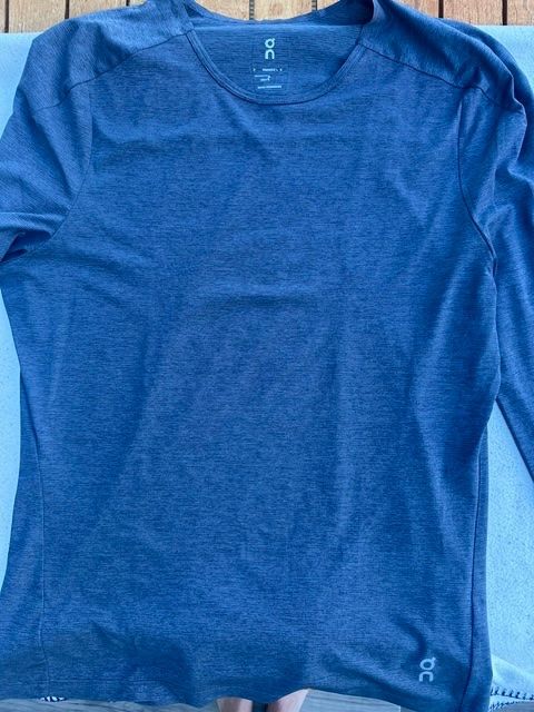 On T-shirt: ON Running Performance Shirt – Usato da Altendorf venduto da Eisenmaennchen 1