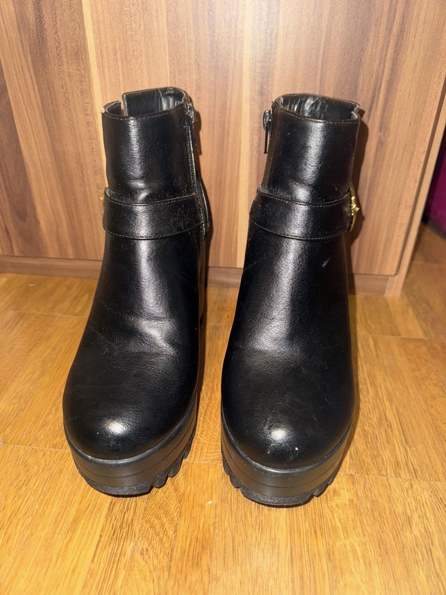 Scarpe da donna: Schwarze Stiefeletten mit Blockabsatz – Nuovo (secondo la descrizione) da Kloten venduto da and_9mqp 2