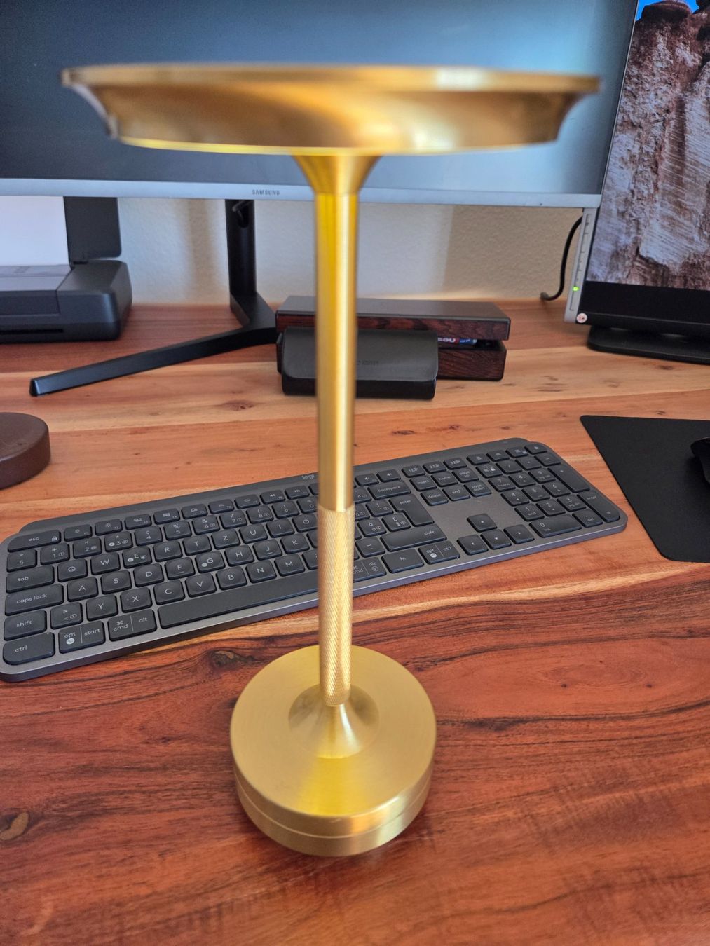 Lampen: Golgene USB Anschluss Tischlämpchen – Gebraucht aus Luzern von PCP_666