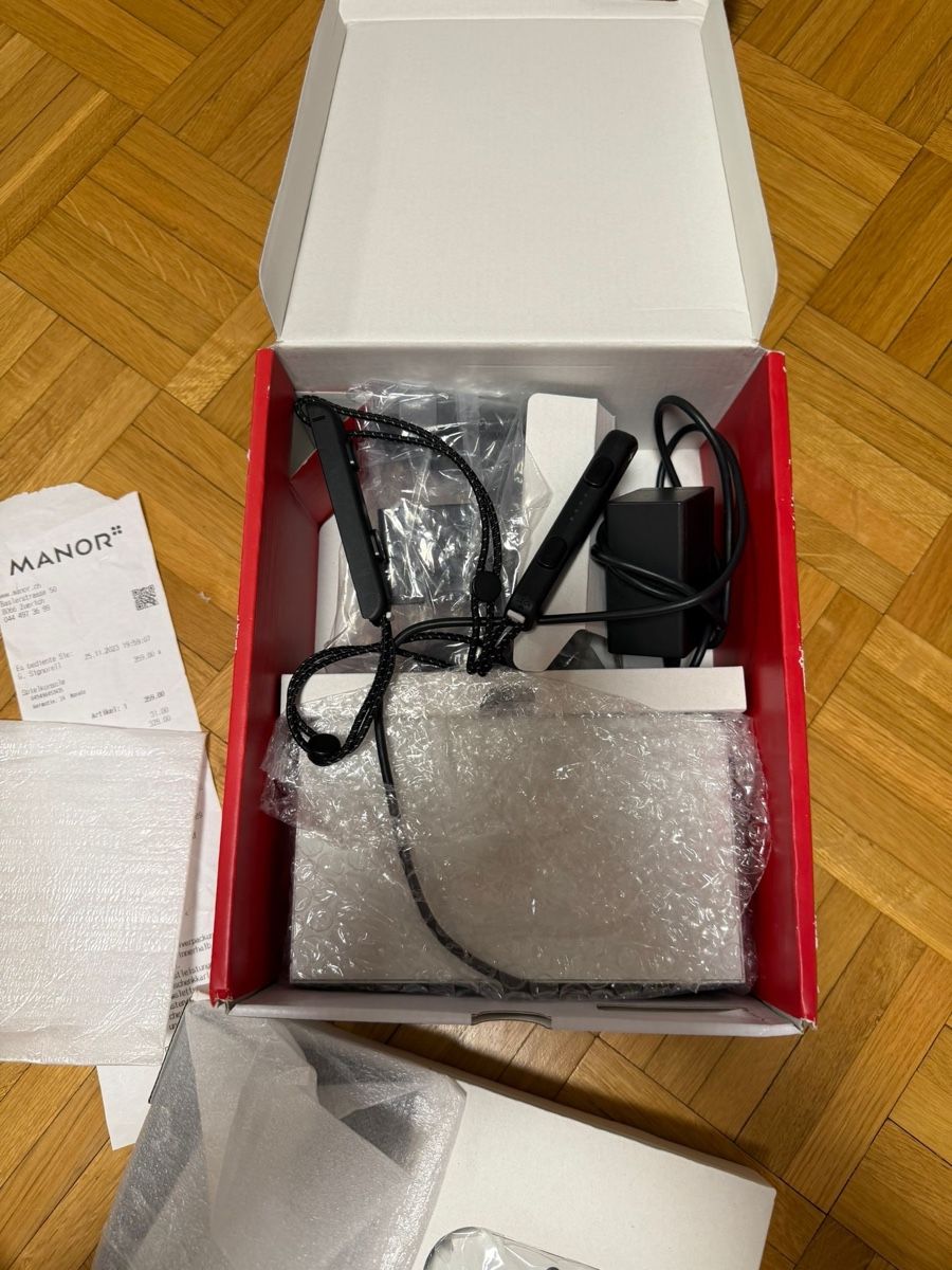 Nintendo Consoles: Nintendo Switch OLED Weiss NEU mit Rechnung – Neuf avec emballage d'origine à Adliswil par ern_qd7y 3