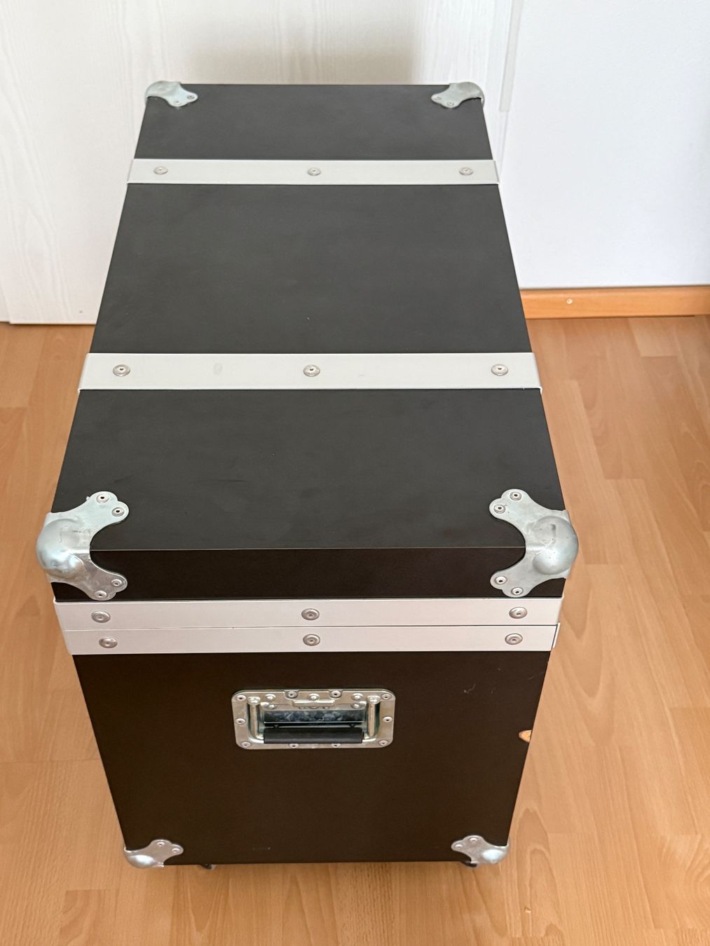 Cassapanche: Massive Truhe für Büro oder als Bar – Usato da Münchenbuchsee venduto da Afido 1