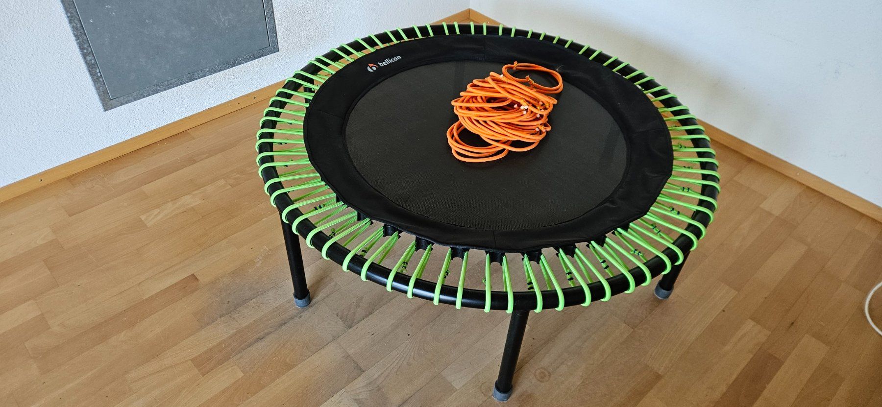 Bellicon Trampolini: Bellicon Trampolin mit Kippfüssen, versch. Stärken – Usato da Oberhallau venduto da Justins