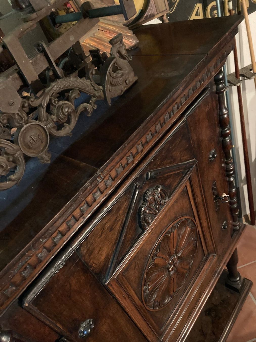 Credenze: meuble de chateau crédence Möbbel Buffet antik – Usato da St-Cierges venduto da LeRegain 2
