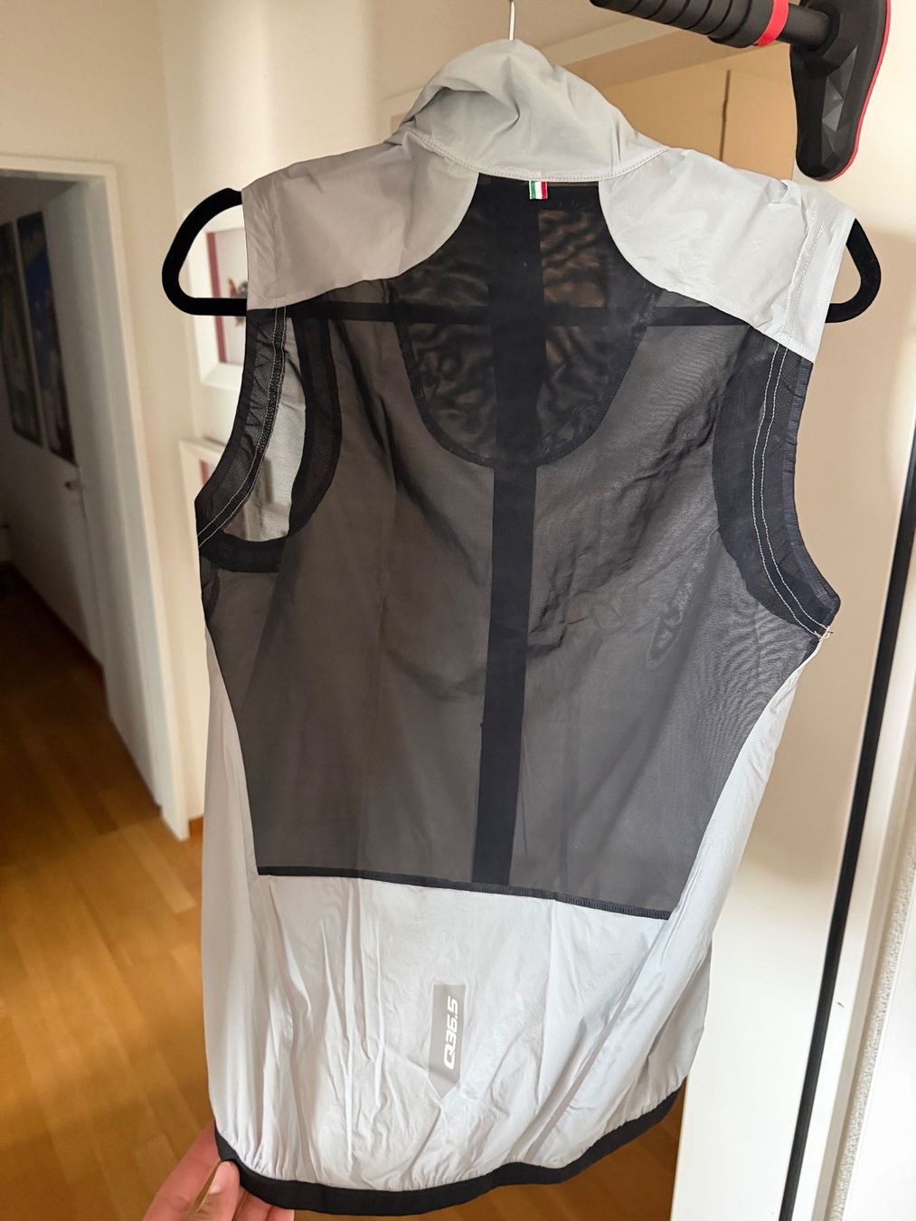 Gilets & Westen: Q36.5 Air Vest Ice Grey Size M – Gebraucht aus Küsnacht ZH von gma_67jc 1