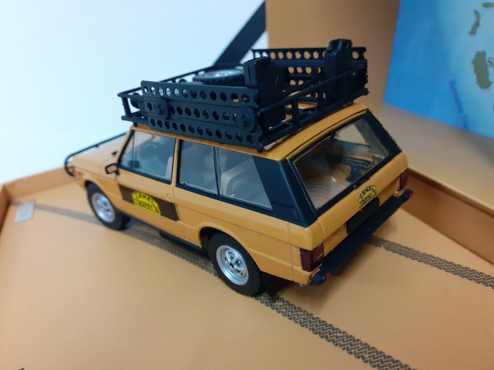 Land Rover Modellini d'auto: Range Rover 4x4 Sumatra 1981 Camel Trophy ocker / Decor 1:43 – Nuovo e nell'imballaggio originale da Gerlafingen venduto da espero88 1