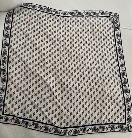 Seiden Foulard 🌸