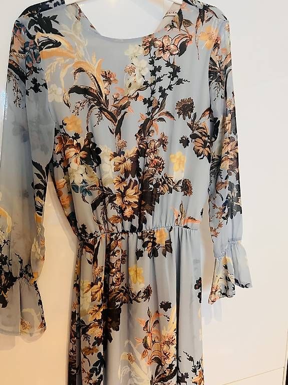 Vestiti: Robe pour un L ou taille 40  – Usato da Morges venduto da sla_vm75 1