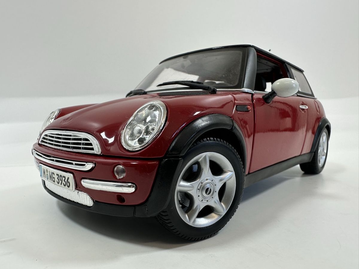 Maisto Modellini d'auto: Mini Cooper 1:18, rot-weiss, MAISTO – Nuovo (secondo la descrizione) da Zofingen venduto da rf9_x2xt