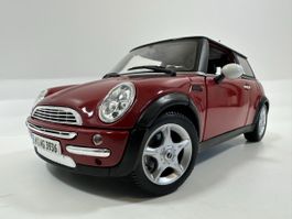 Mini Cooper 1:18, rot-weiss, MAISTO