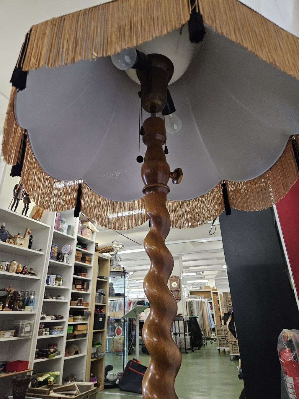 Lampen: Mid-Century Stehlampe aus Holz  – Gebraucht aus Pratteln von Cartonsducoeur_bl 3