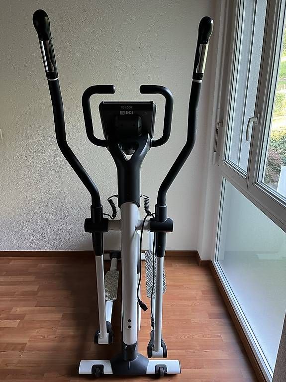 Vélos d'appartement: Reebok C5.7e, crosstrainer / vélo elliptique. – D'occasion à Choëx par car_stl6